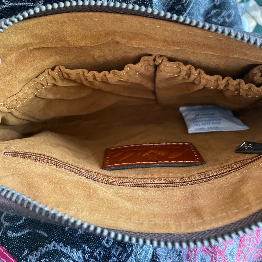 Patricia Nash Tooled Leather Cassini Wristlet - Picture 6 of 15